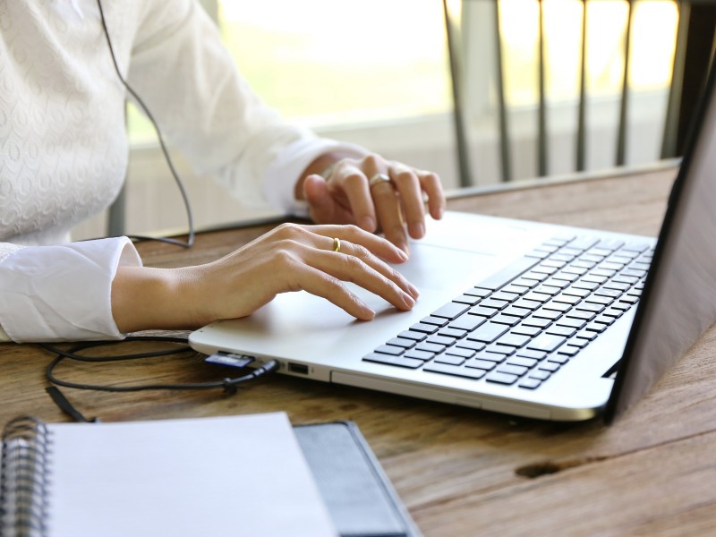  イーオンホールディングス株式会社（完全在宅）の契約社員 経理・会計・経営企画 デジタルマーケティング データアナリスト 教育の求人情報イメージ1